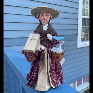 Byers’ Choice Williamsburg Christmas Caroler